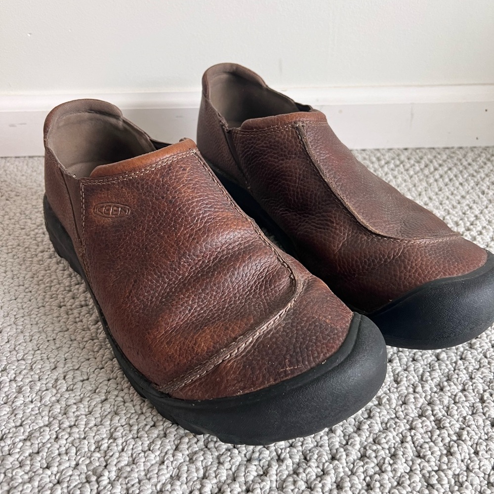 KEEN mens size 15 slip on leather shoes
